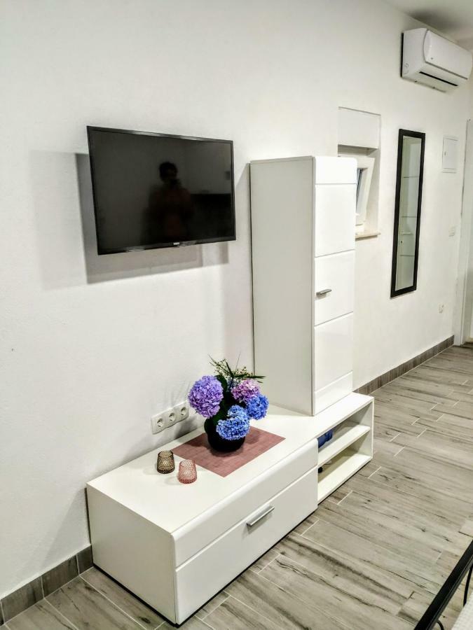Studio Apartman Violeta II - 50M From The Beach Trogir Exterior photo